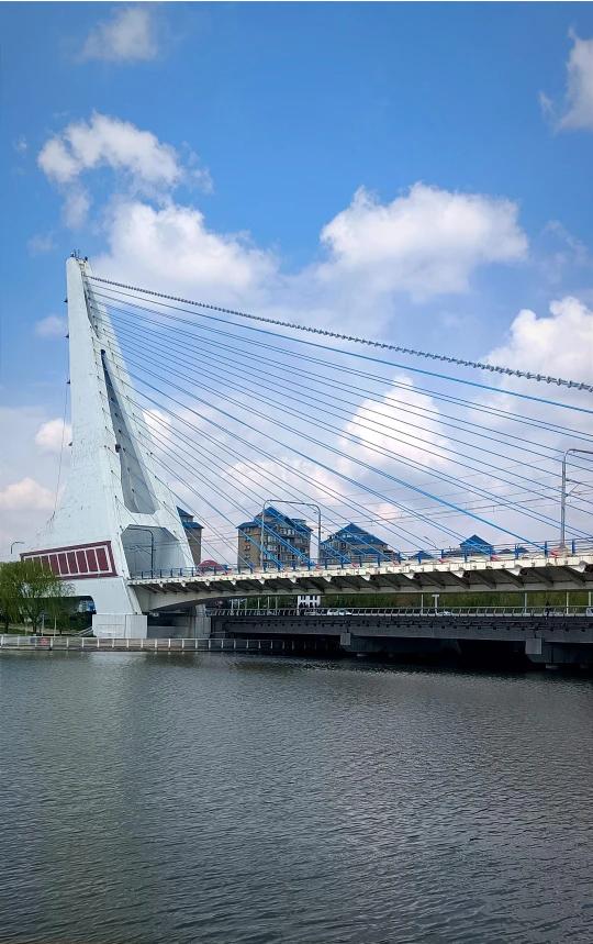 恰恰相反。长春人对地铁轻轨等车辆的区分是相当明了的，因为中国大陆第一列地铁——北