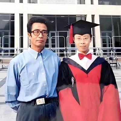 50岁北大才女蒙曼，坐拥顶级学识和事业成就，终究没逃过老父亲临终的含泪催婚！老人