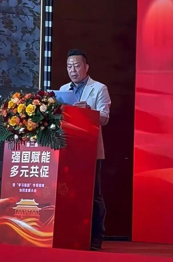一年关了140多家店！贾国龙终于服软：恳请监管管管“高流量账号”！
西贝扛不住了