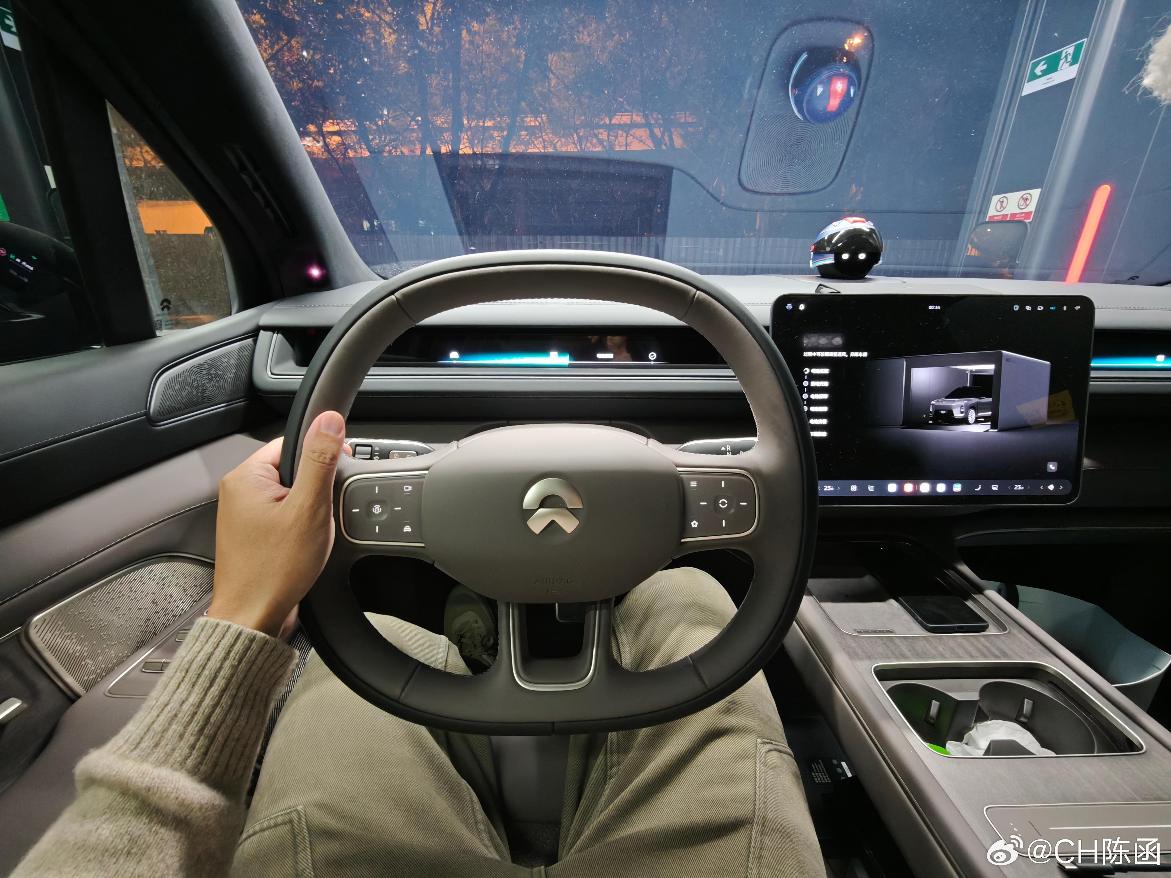 晚班机回家，顺便“拼好电”，12点后换电就是便宜啊！几分钟就搞定了，高效且省钱