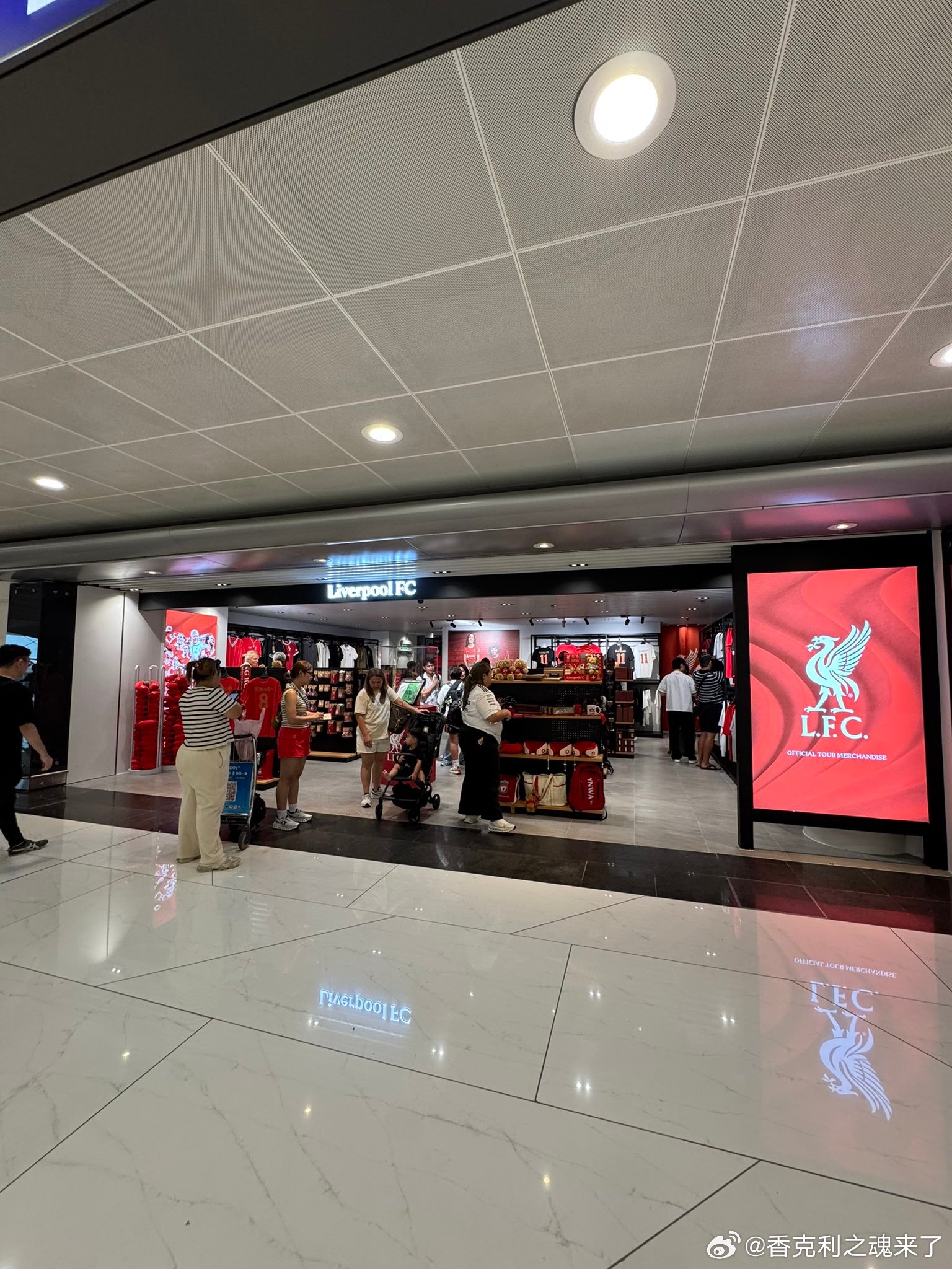 利物浦启德商店的 商品 ​​​