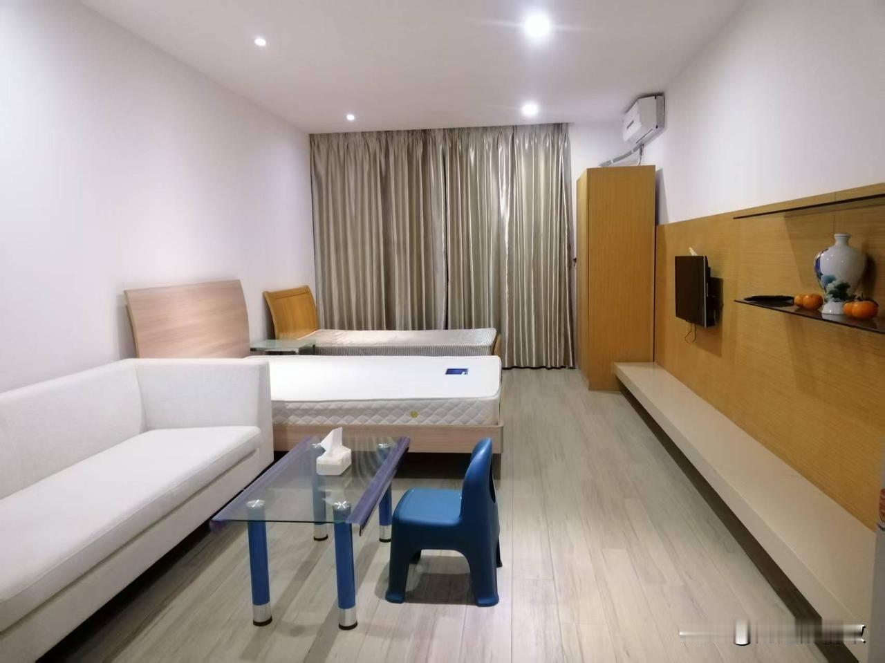 亲戚在月亮湾过冬旅居租房时踩了个坑。所以朋友们在外租房旅居，一定要有租房协议或文