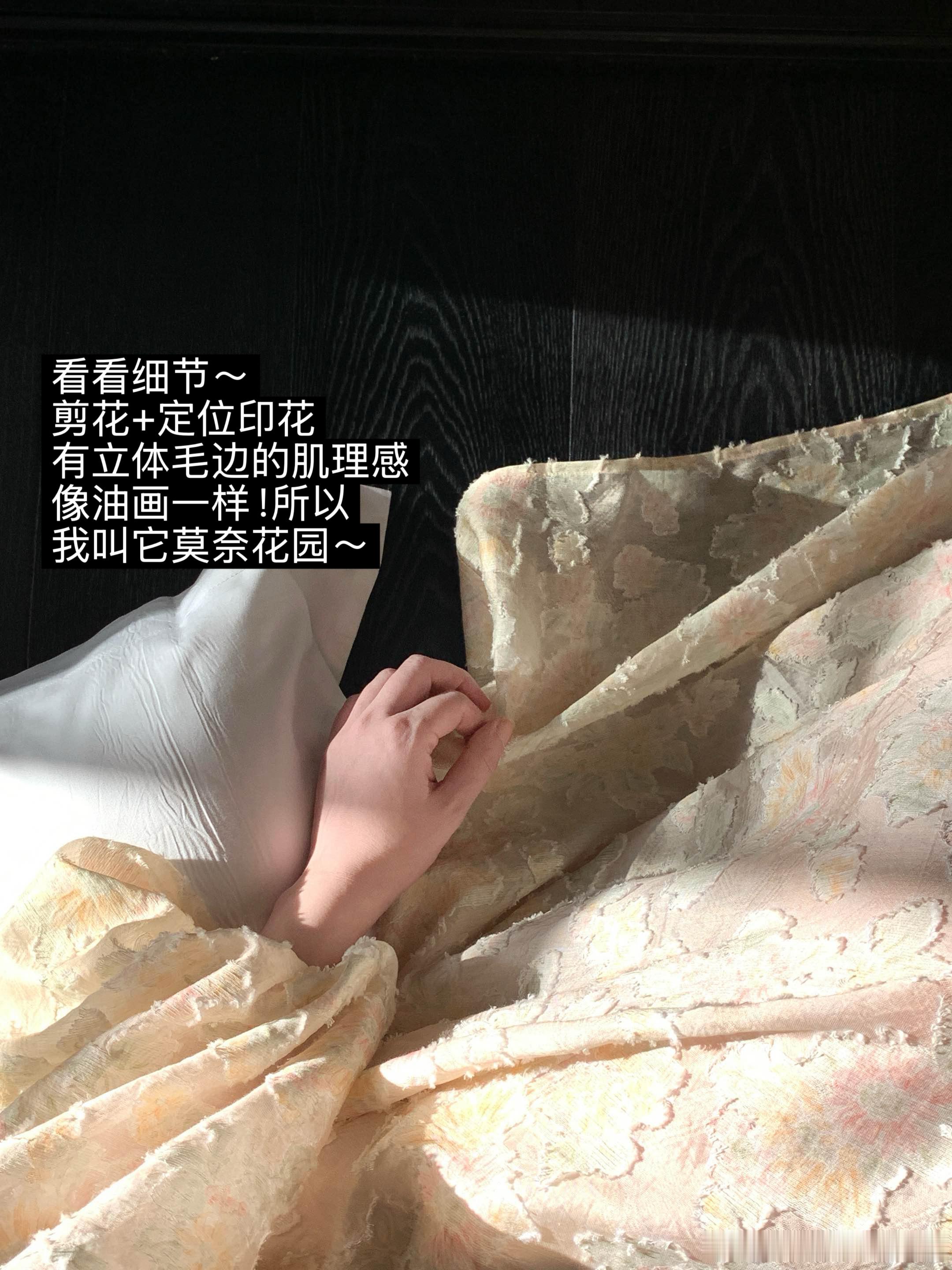 早安☀️来剧透一下本期重磅！莫奈花园裙，面料绝美！我超爱～开心果满月就是穿的它有