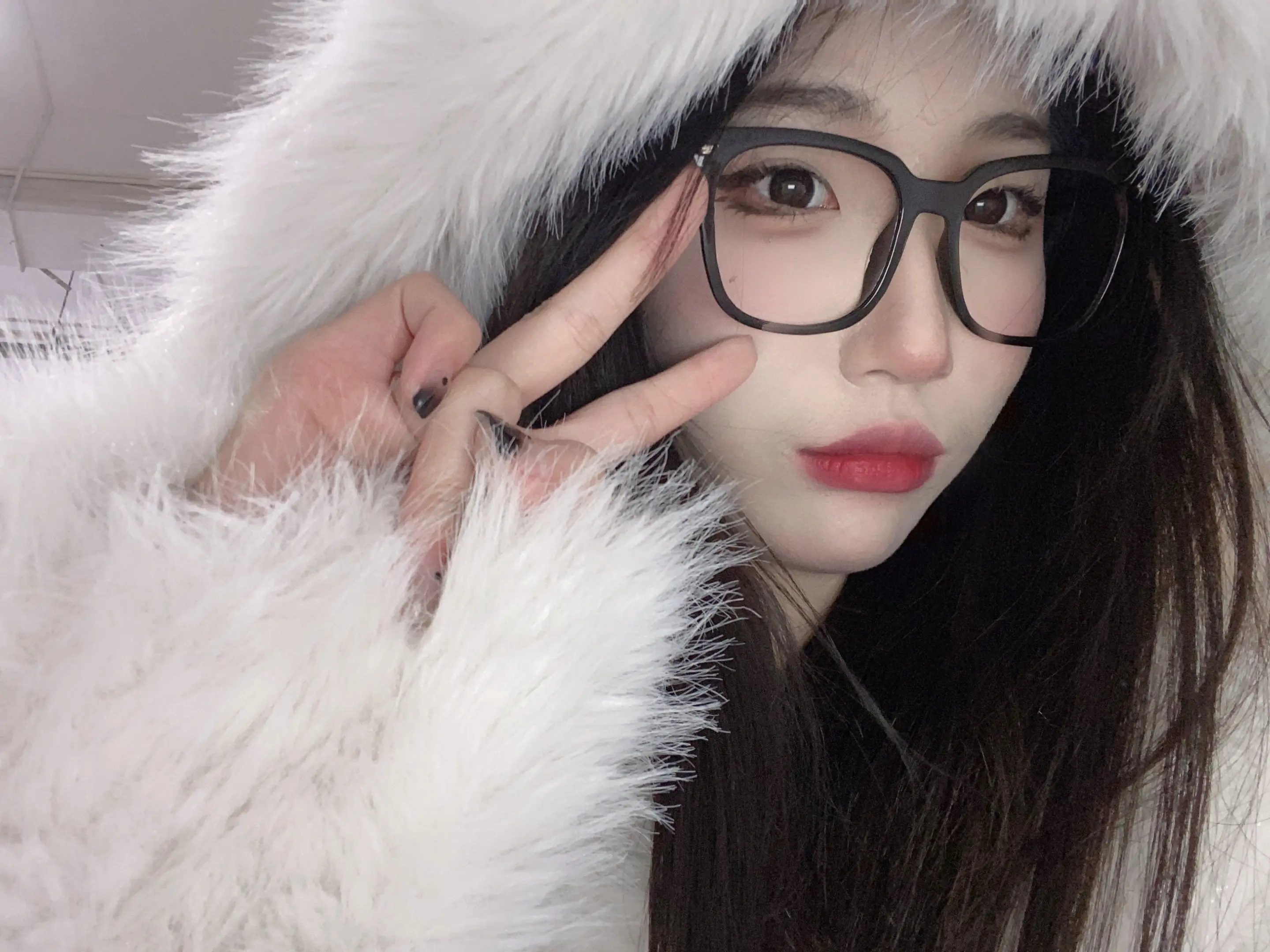 不好意思，姐四年前就画这种妆了，也一直走这个风格。别再来说我像谁了～