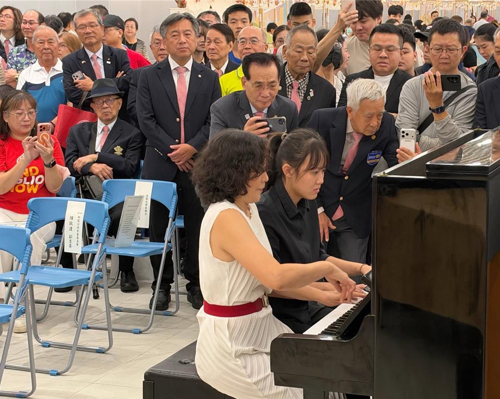 台南车站变歌剧院？蔡英文点名黄伟哲、陈亭妃 引爆全网笑翻
台南车站新站连日来因摆