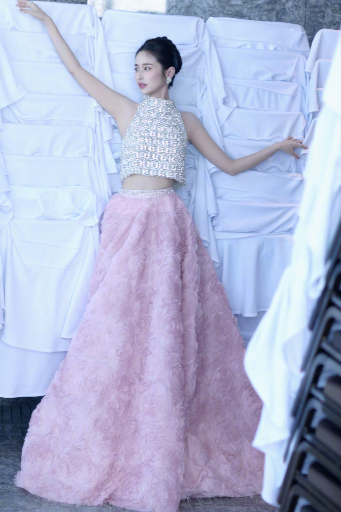 颖儿做眼部热玛吉疼哭了 女明星的美丽真的做了不少偷偷护理啊！不过为了美丽都值了！