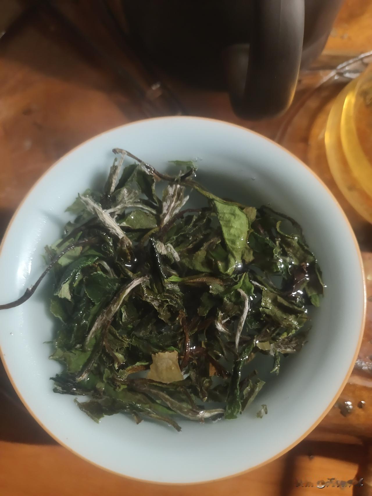 拍一张你最喜欢喝的茶白牡丹，白茶号称云茶，白牡丹是最经典的一款，中端产品，比寿眉