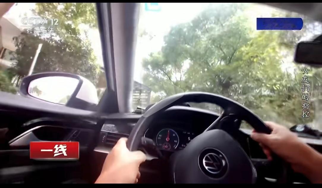 同时交往7个白富美骗数百万！看到这标题我一点都不意外。一个假富二代，几张P过的豪