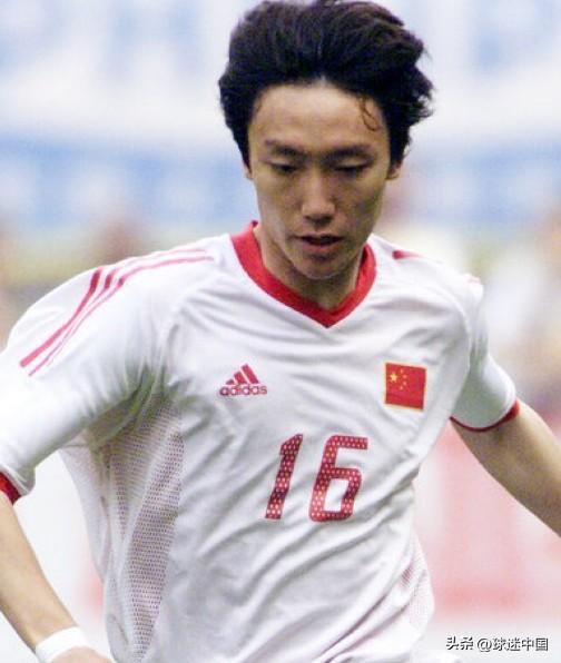 曲波的成名可谓是一炮走红。但关注甲A联赛的球迷，对曲波这个2000赛季冒出的“新