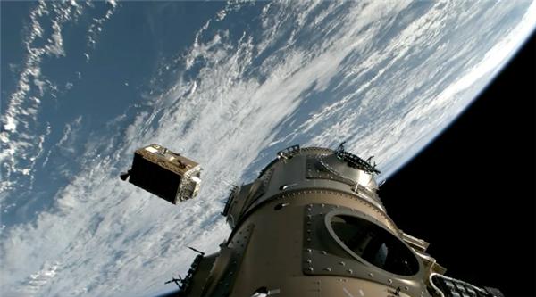 OpenAI 發 GPT-5.2，瞄準專業用戶；超越蘋果，華為重奪第一；迪士尼 10 億美元投資 OpenAI