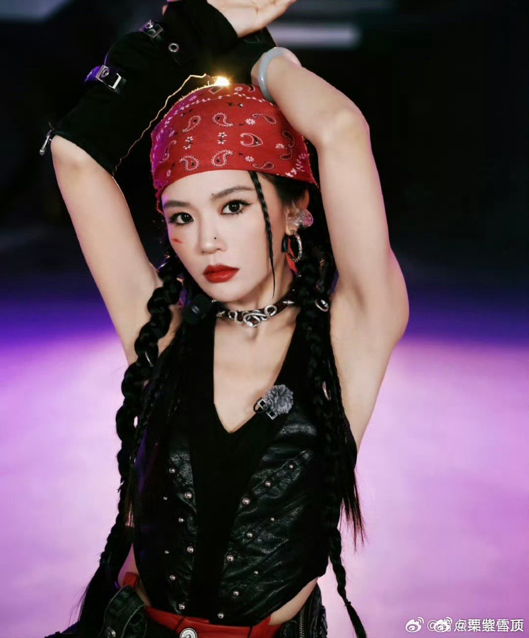 李晟谭薇模仿黄英失智瞬间姐姐们怎么都这么逗啊哈哈哈哈，太可爱了，尤其是李晟谭薇模