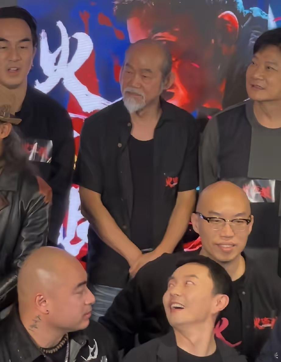 我严重怀疑谢苗这次能请动半个动作片圈不完全是因为他人缘能打，更多是大家心里那点对