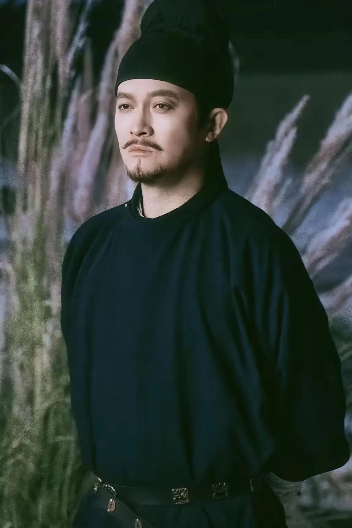 戏红人不红的杨志刚，他真的只会靠哥哥扶持吗？当然不是！从另外的角度来看，为什么哥