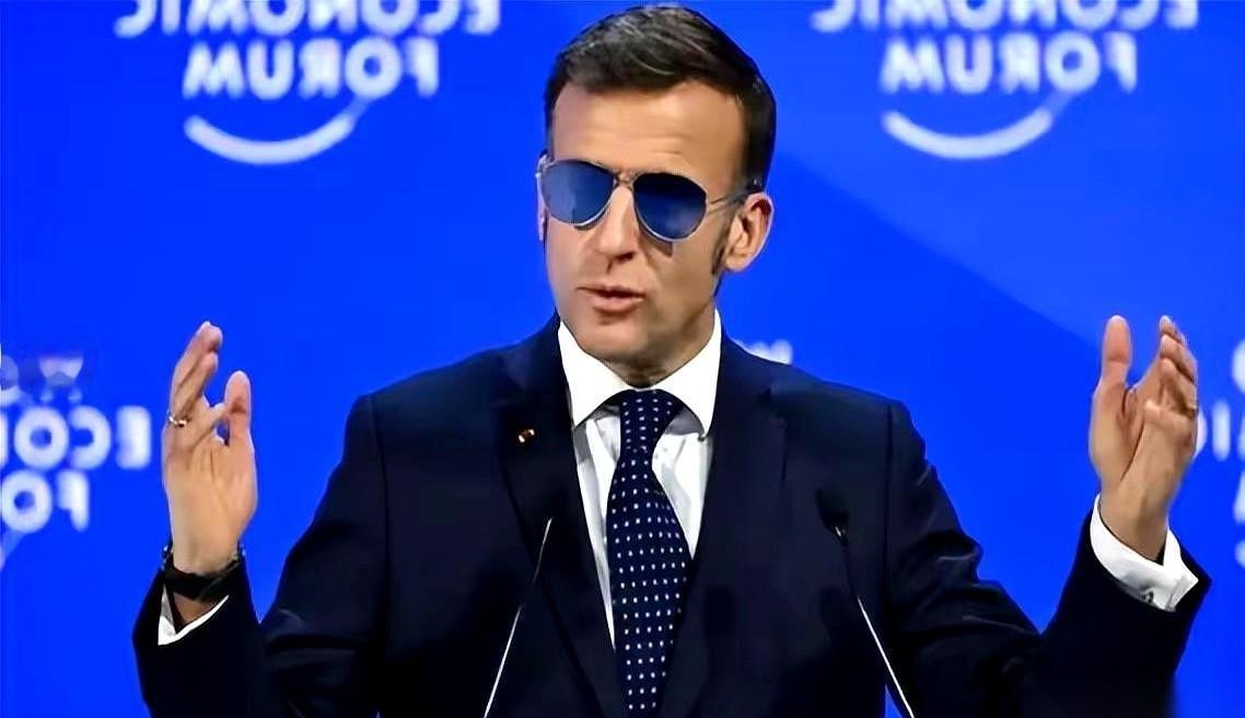 马克龙这通电话，打得有点烫手。
G7峰会的红毯还没铺平，一个多月前，刚听完日本的