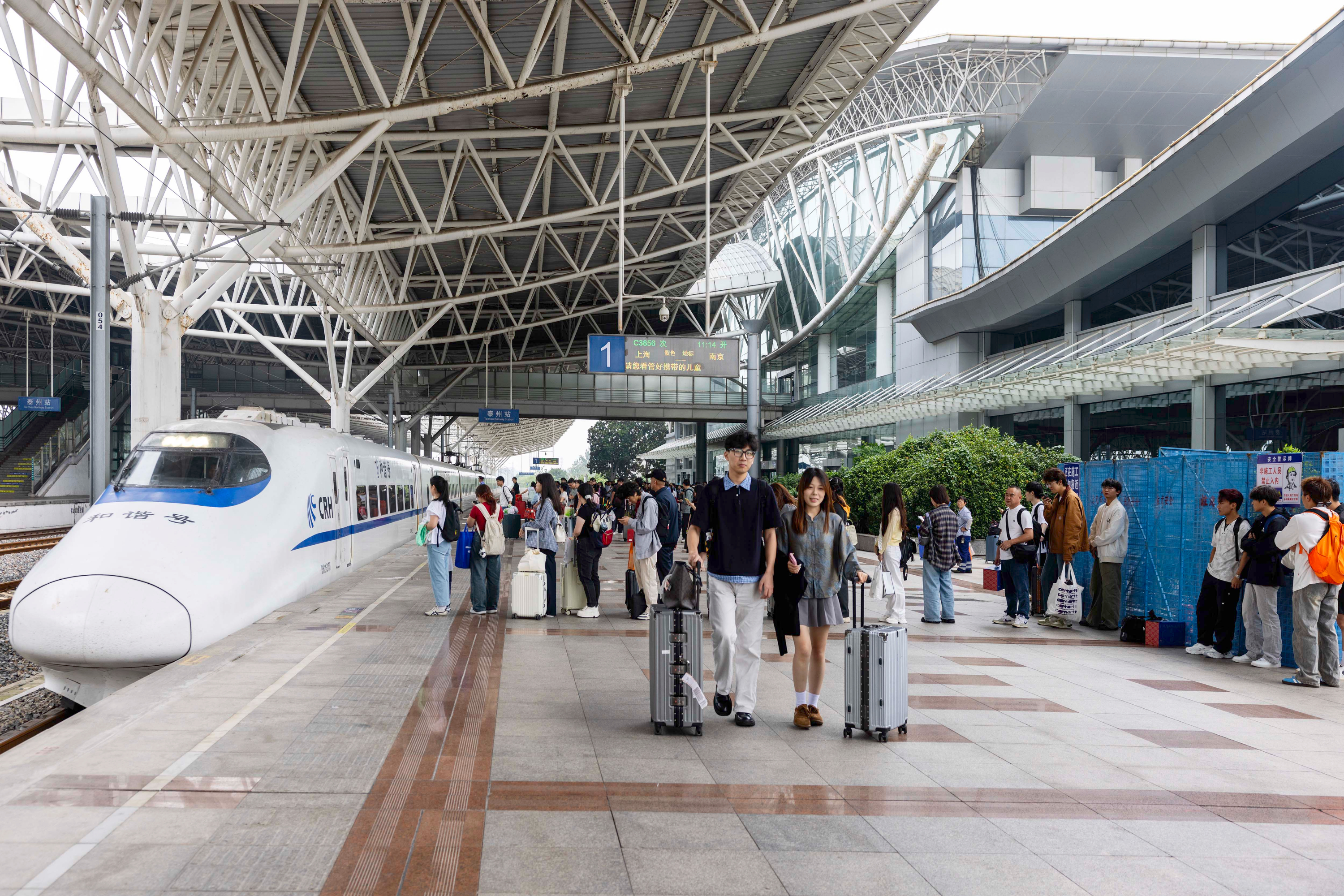 【#国庆中秋长假将激发旅游需求#】据俄罗斯卫星社网站9月28日报道，中国中秋、国
