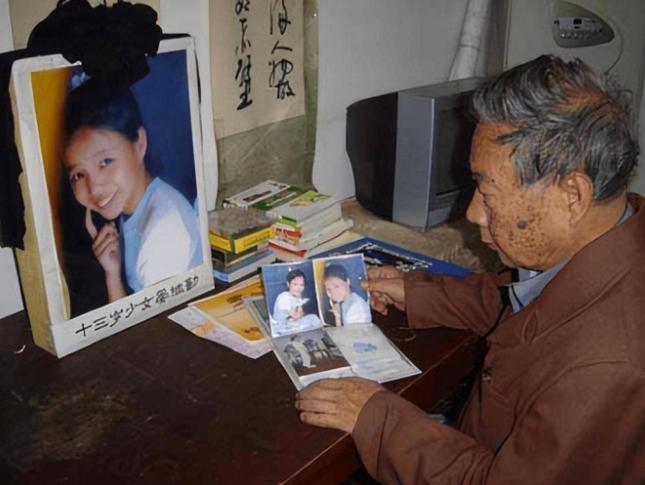 2005年，清华大学教授13岁女儿在公交车上被售票员活活掐死。
“别杀我，之后再