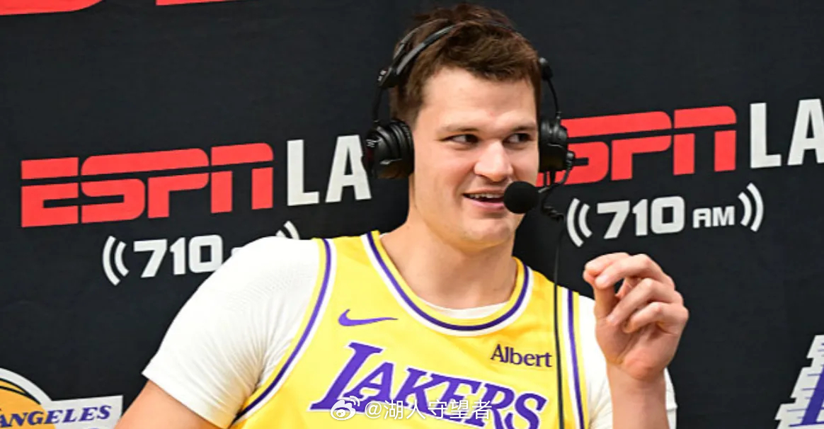 据ESPN报道，湖人中锋沃克-凯斯勒今天早些时候完整参加了球队训练。这是自训练营