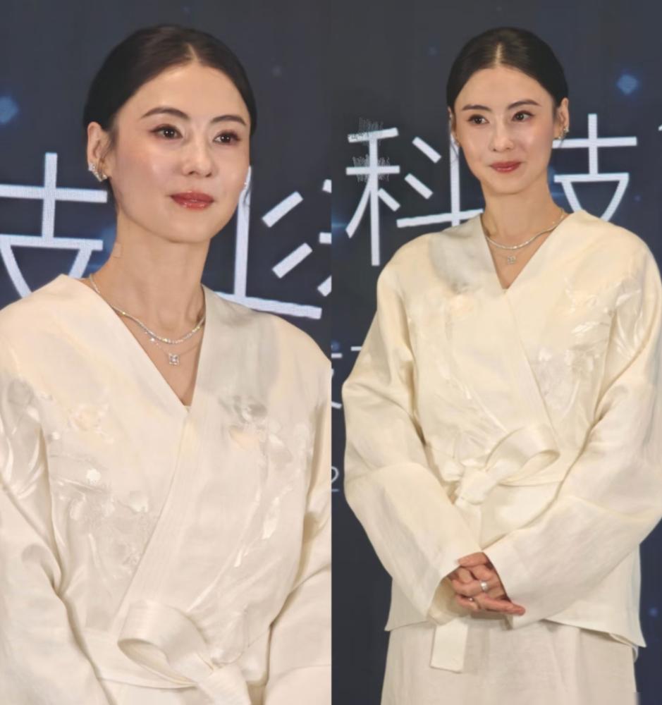 别信那些通稿了，武汉超市里撞见的张柏芝，脸肿得像发面馒头，脖子上几道颈纹藏都藏不