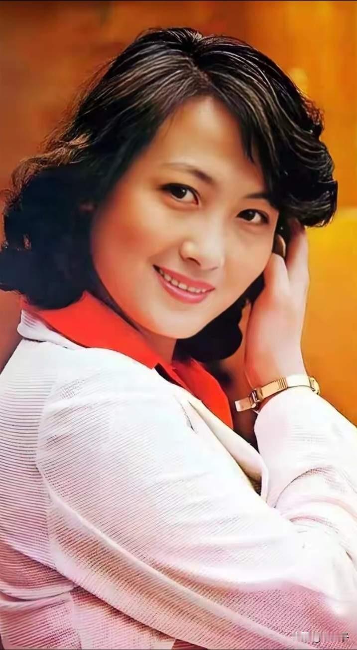 中国电影史人物之第1484位，程晓英（1947一）生于上海。
少年时期是上海市少