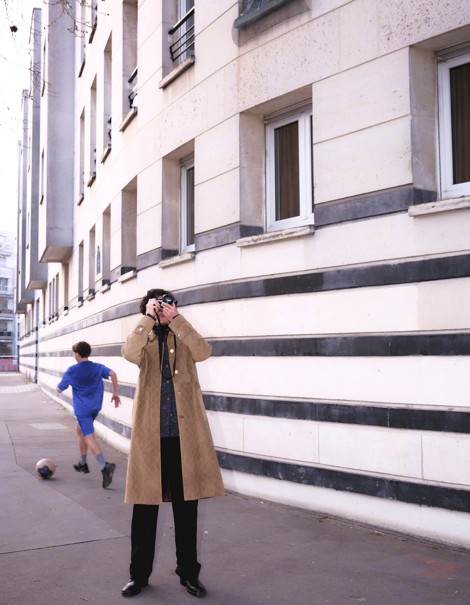 王一博即将亮相本季巴黎时装周第三个品牌——Chanel，这次他穿了Chanel 