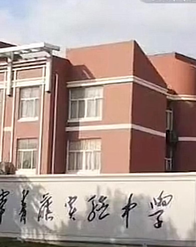 80后读书的时候，如果严重违反校规是可以被开除的。这种情况换到现在是根本不可能发