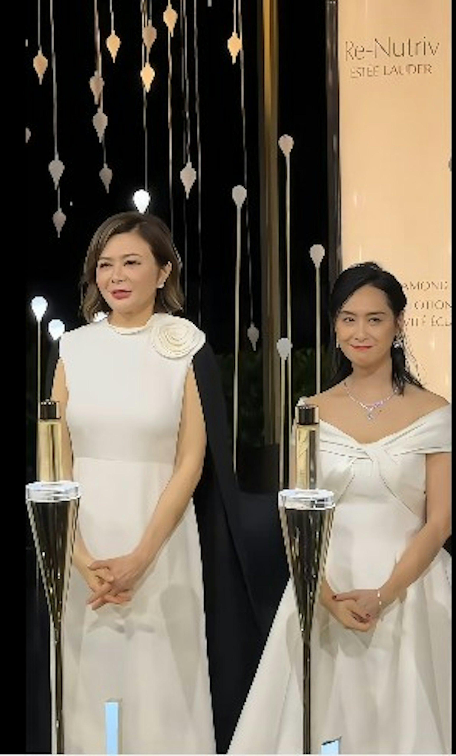 关之琳和朱茵，同框参加活动。 ​​​