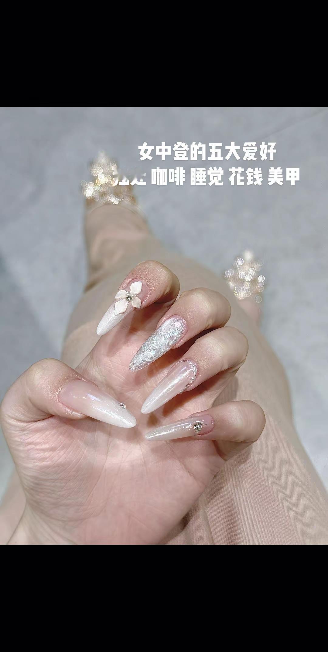 女中登 美甲 镜头下的你正在悄悄长大