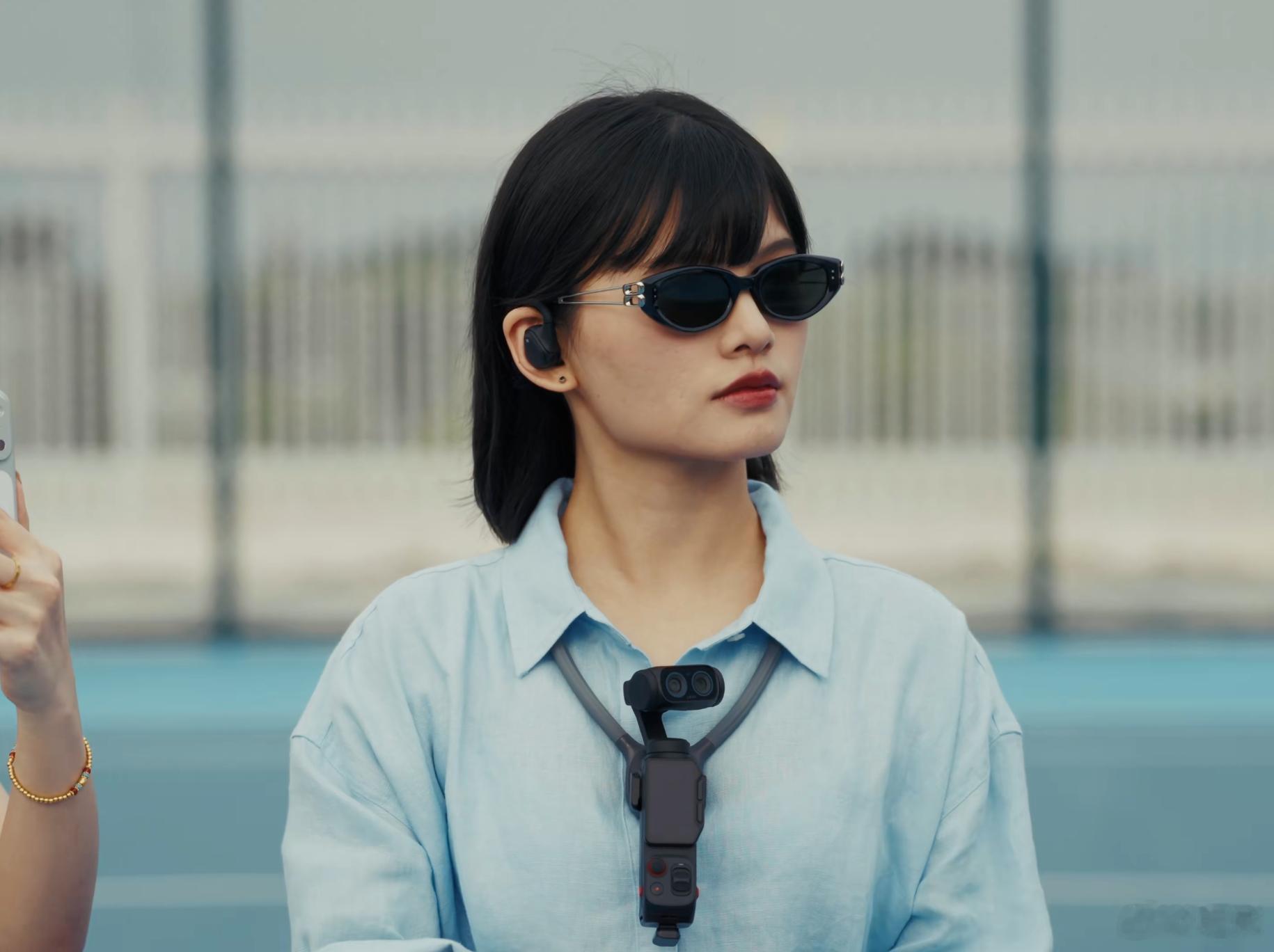 影石Luna Ultra这个“第一人称头追模块”有点意思