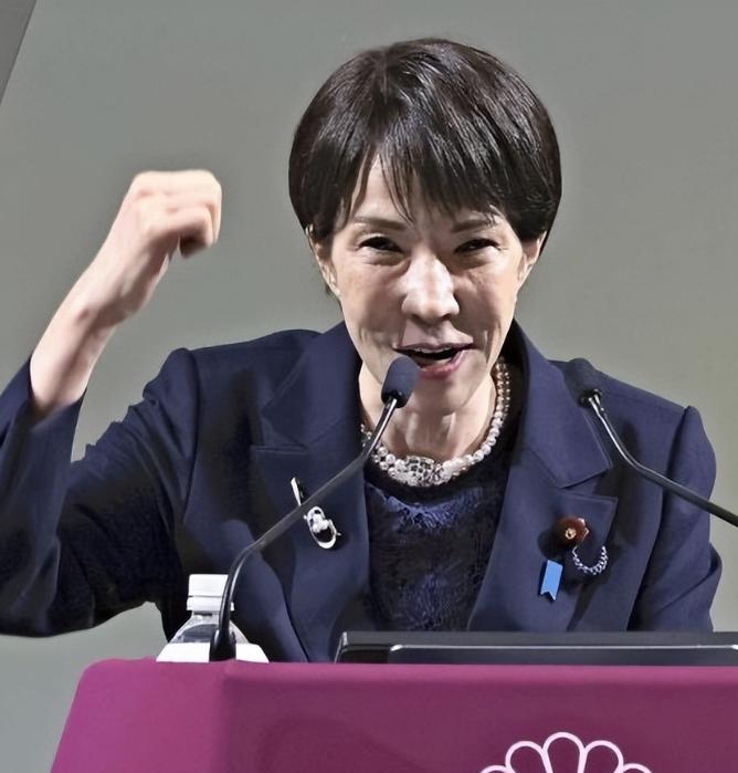 万万没想到，日本的报应这么快就来了！根据日媒透露，高市内阁支持率下滑了5个百分点