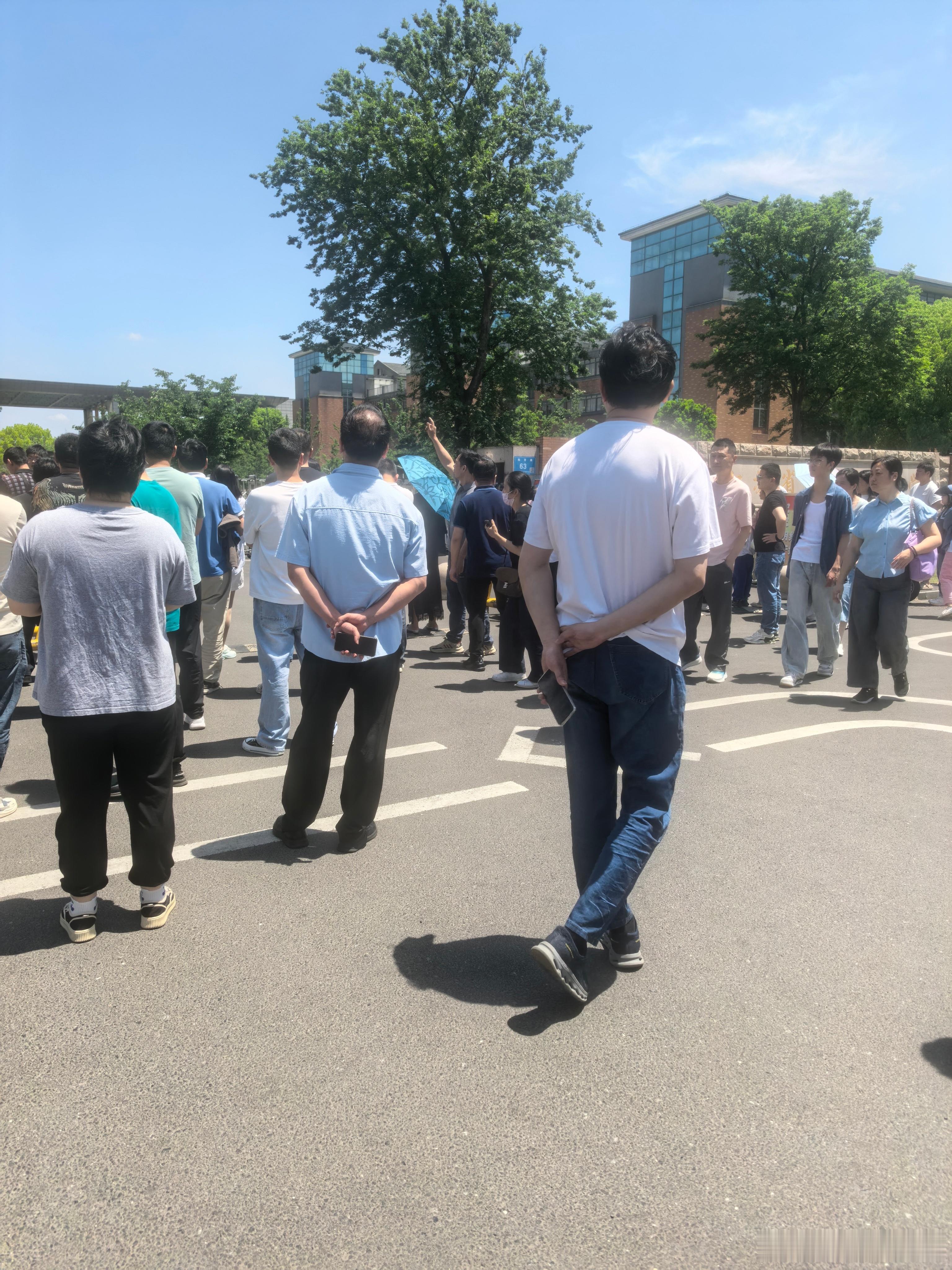 当年中考，这所学校总校录取线673分，分校640分，孩子上总校差了十几分，没被录
