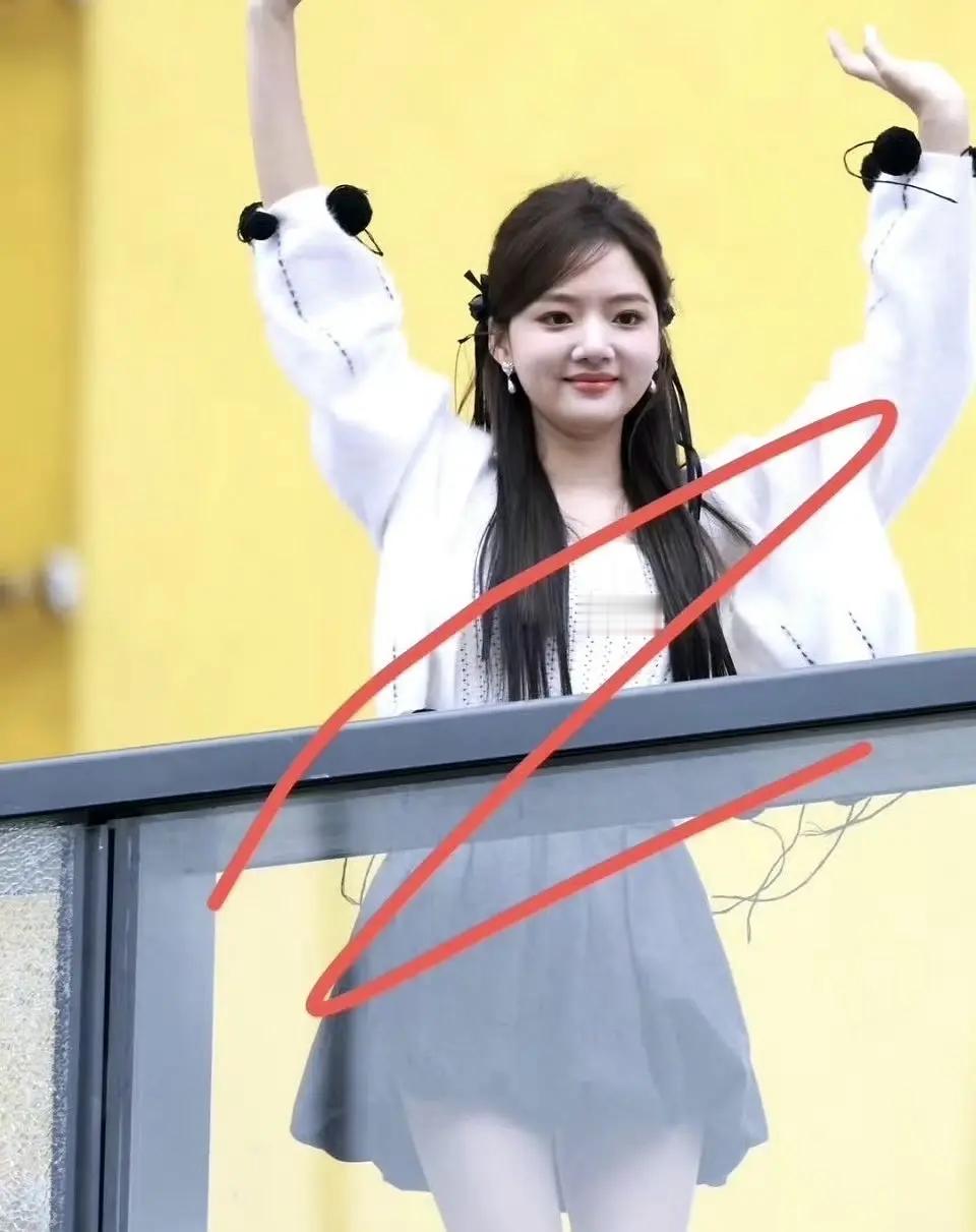 直观地感受到了任敏胖乎乎的脸 ​​​