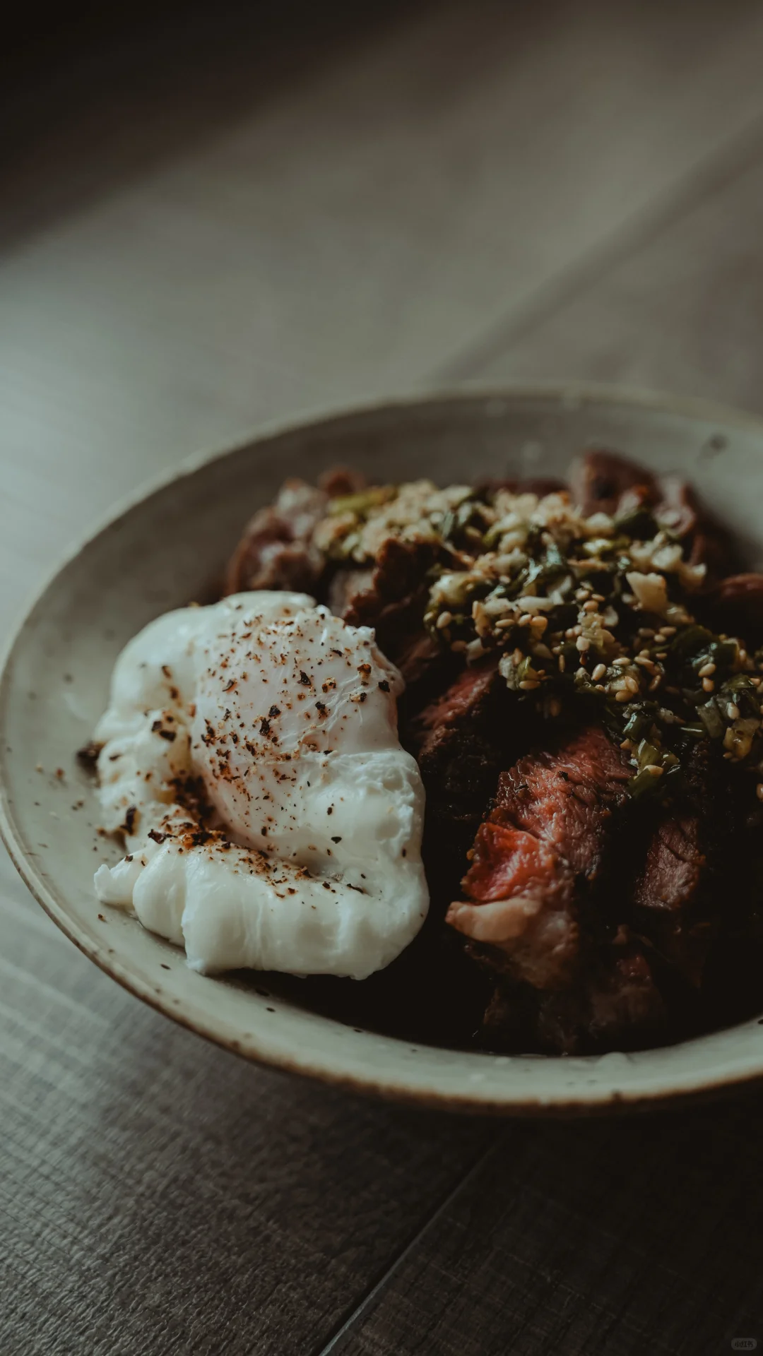 认真吃饭｜盐葱牛排饭，令人舒适的秩序感