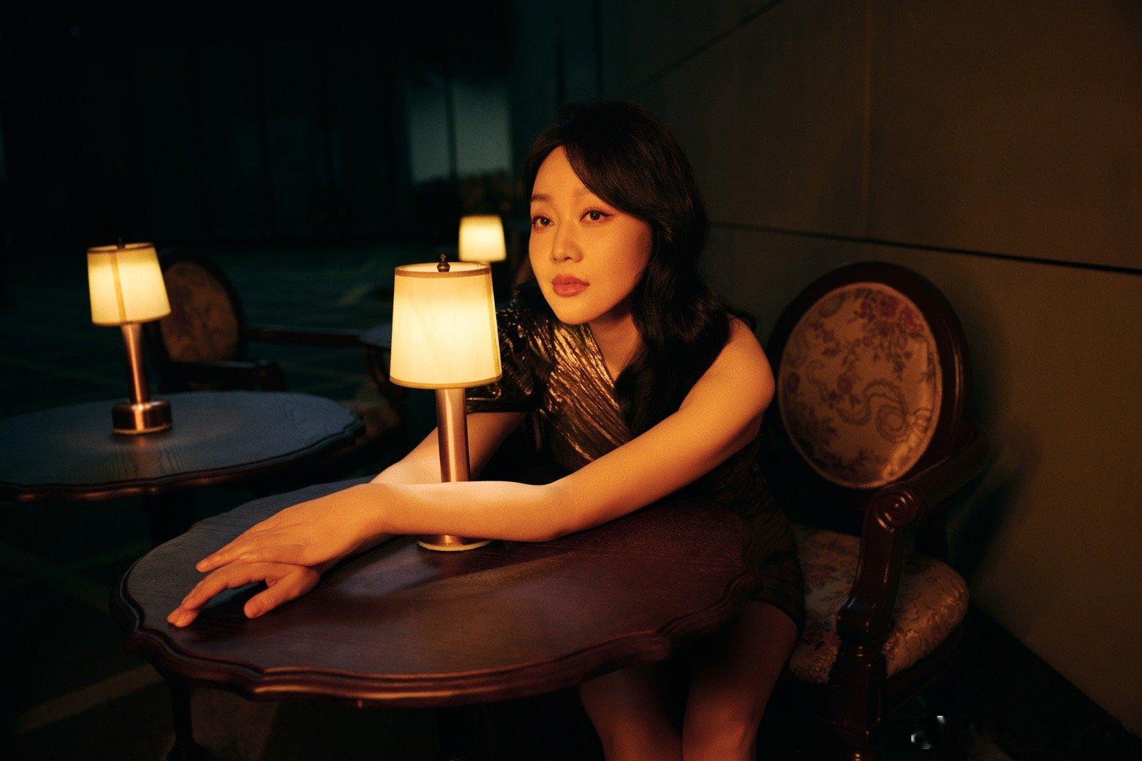 #闫妮 黄玲的文艺风吹到了好六# 好六舞台有惊喜，闫妮携黄玲的文艺风而来，唱跳之