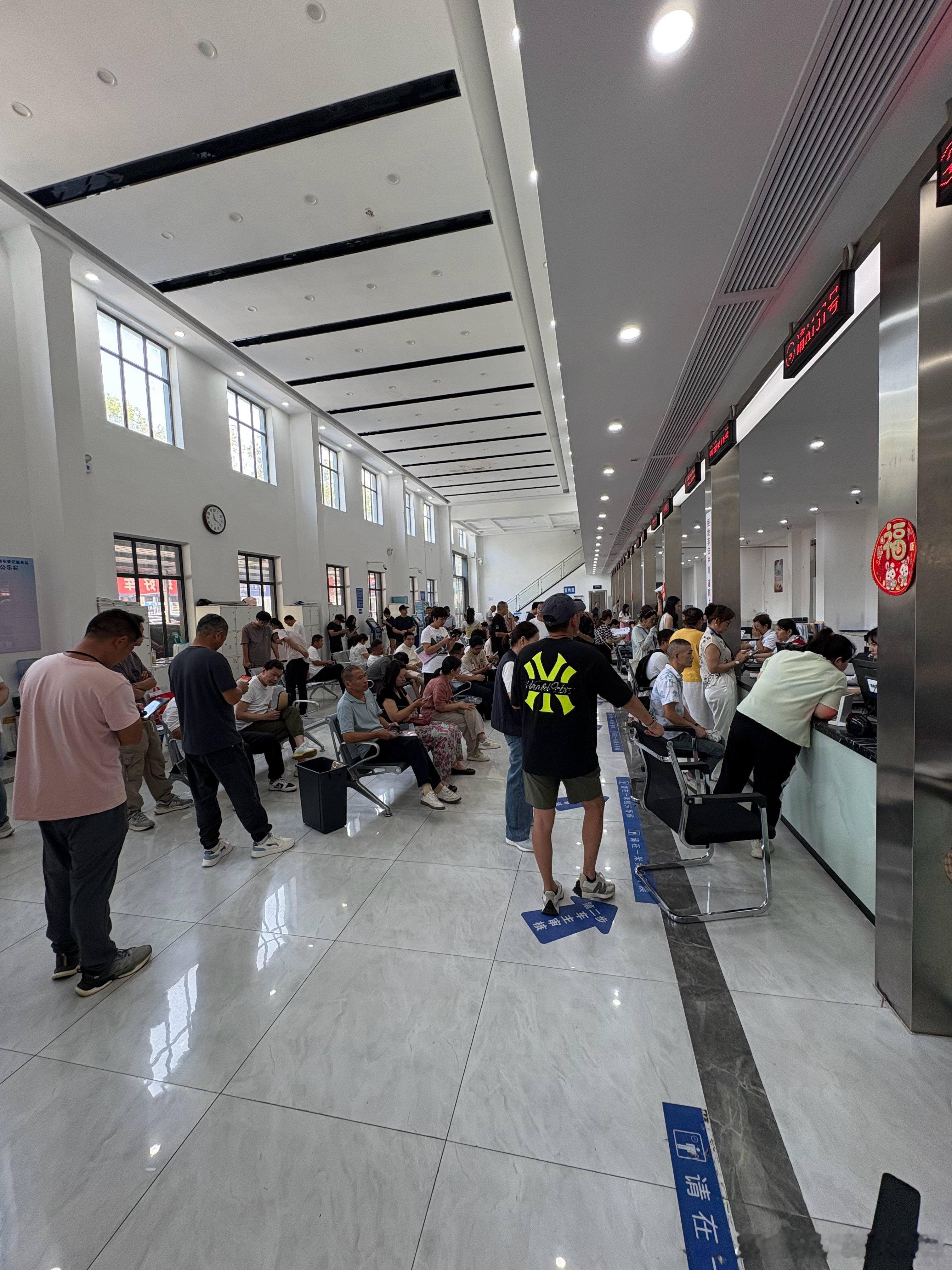 第一天这也太忙了 哪过户都一堆车[苦涩]  ​​​