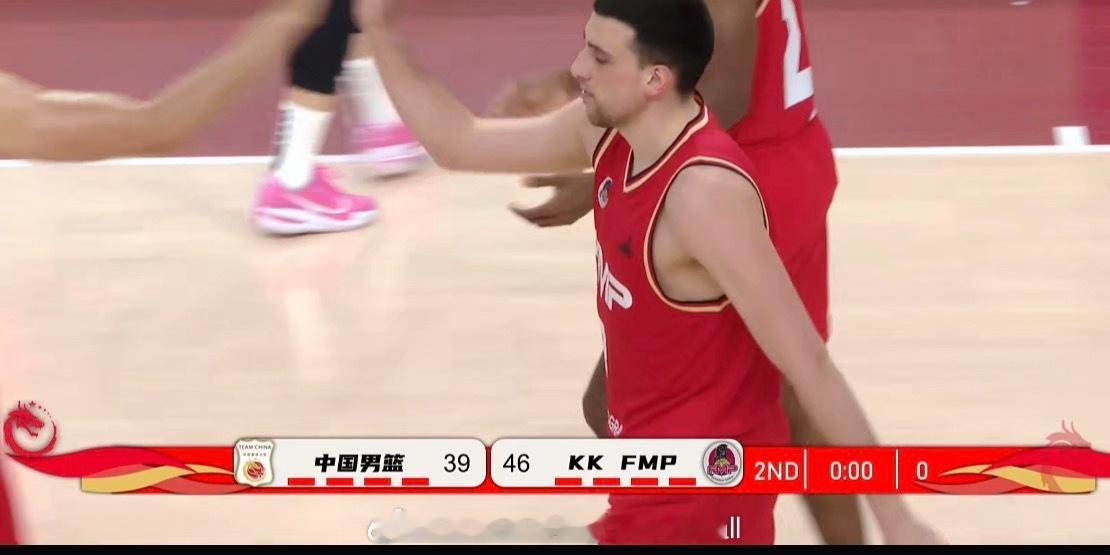 中国男篮集训队还在磨合中，半场落后塞尔维亚俱乐部7分，这个集训队中有希望进到世预