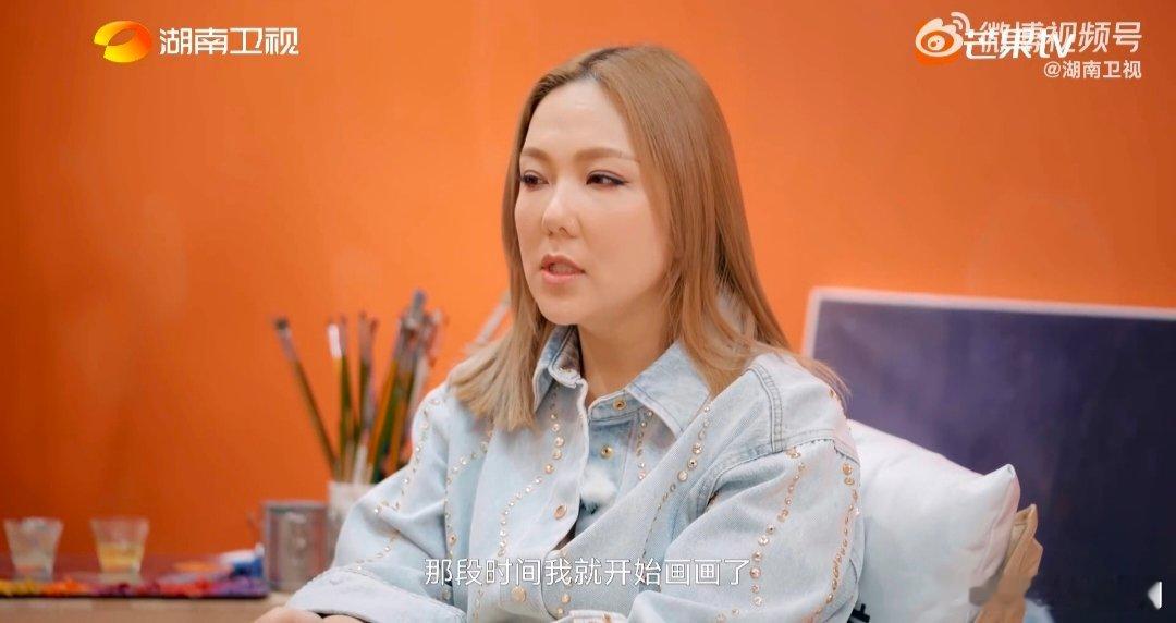 卫兰感恩雪藏经历让自己长大湖南卫视背后 卫兰说感恩雪藏经历的时候，眼神特别亮。8