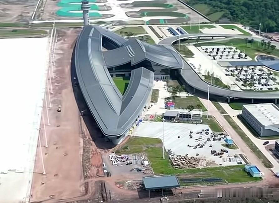 乐山机场最新靓照出炉，正在快马加鞭冲刺通航！

作为4C级机场的乐山机场，280