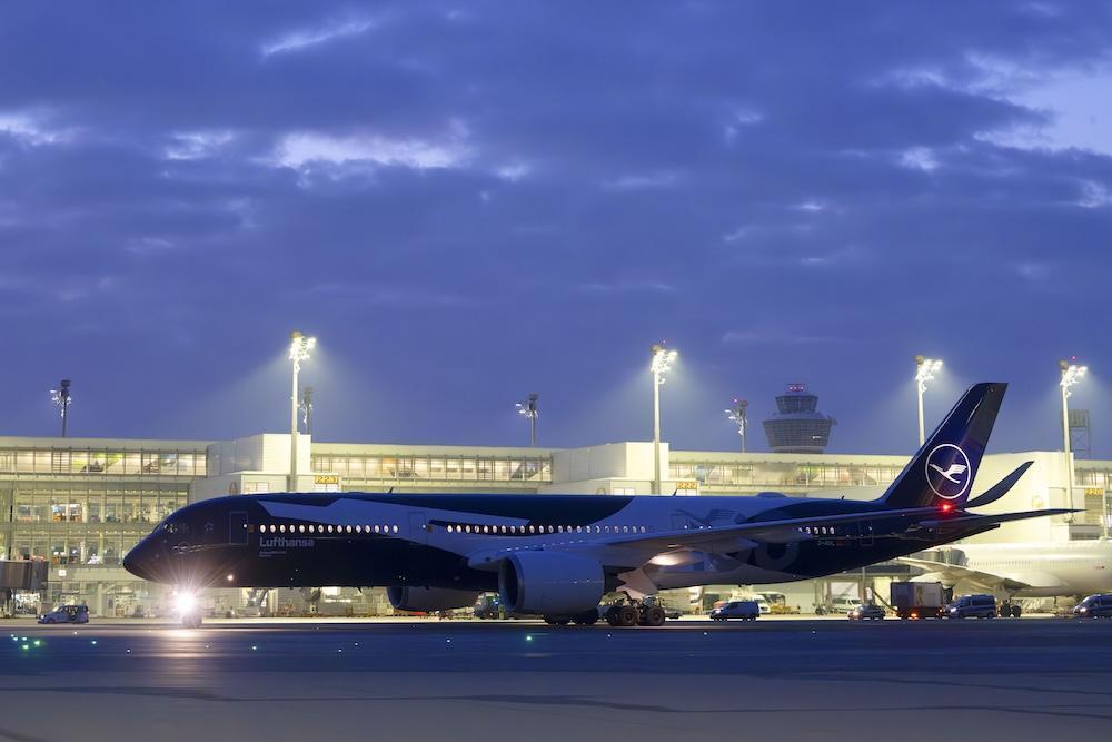为纪念成立100周年，汉莎航空为一架空客A321喷涂“超级星”经典涂装，并为一架