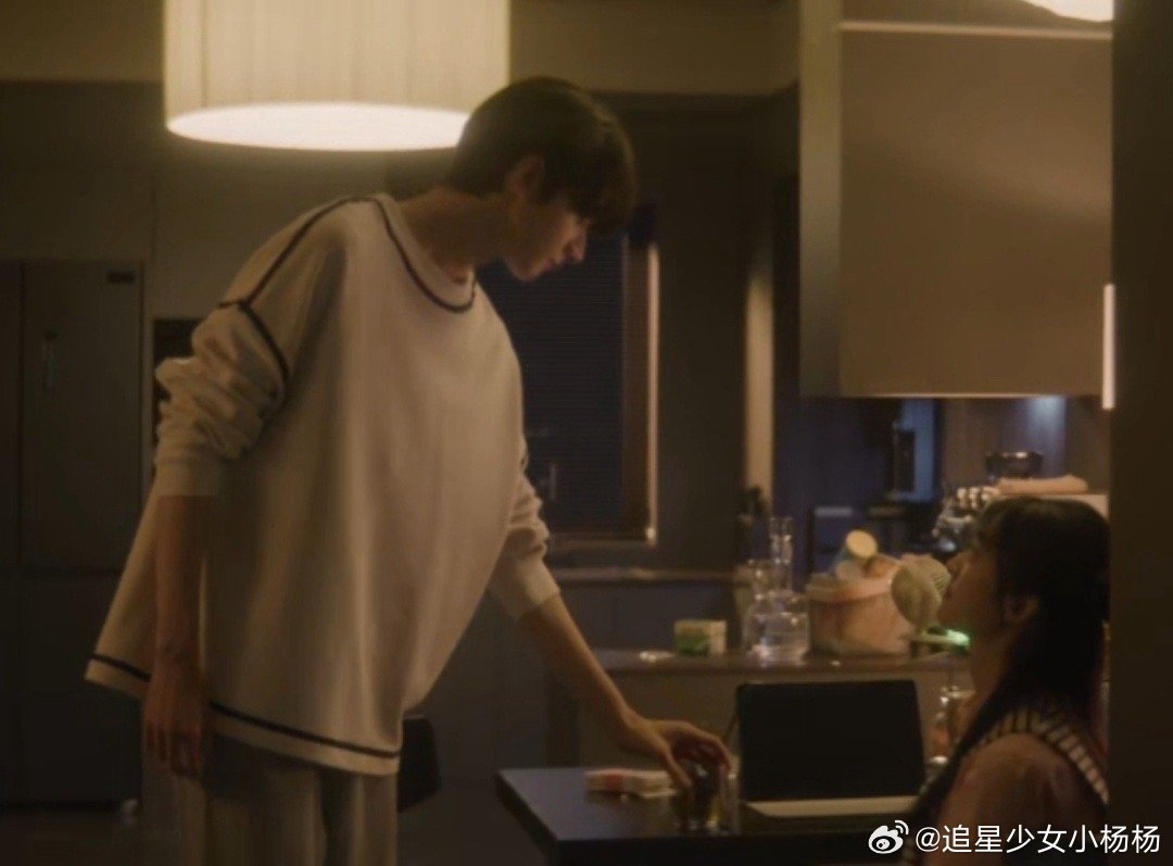 #林一我也有点烧# 啊啊啊林一演的梁代文太绝了！他那独特的量体温方式，就像在撩动