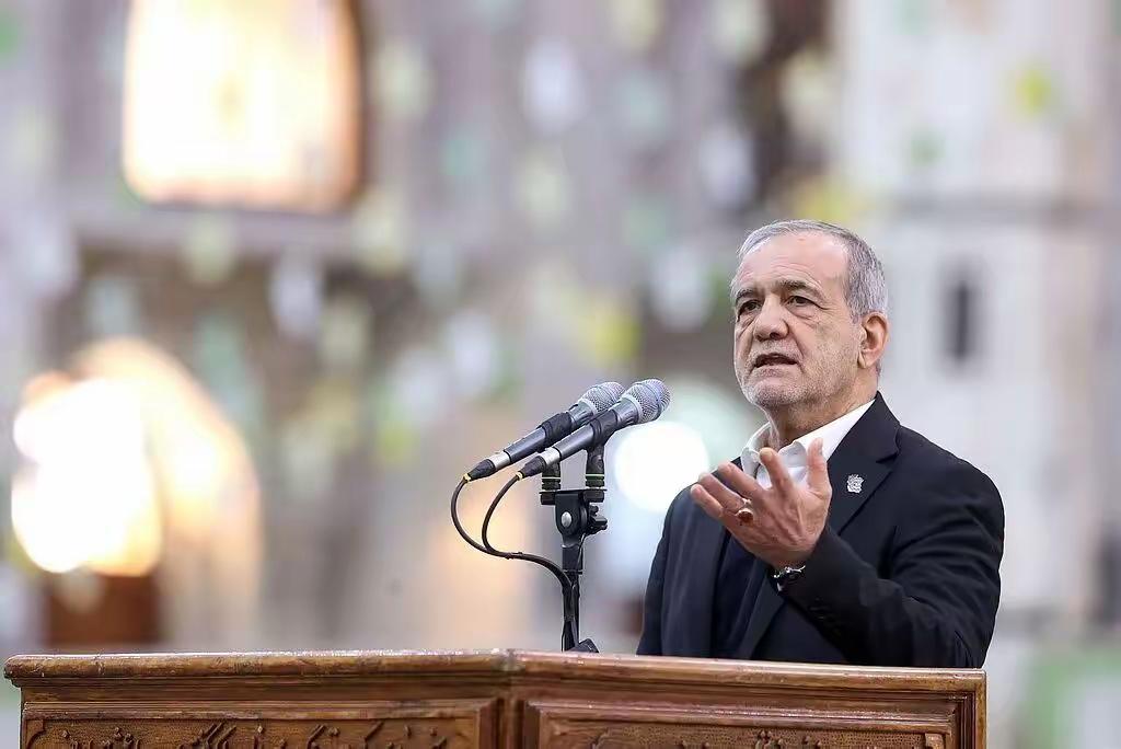 分蛋糕的时候拼命贴近西方，被导弹指着脑袋了才想躲进中国的防空洞？德黑兰的算盘敲得