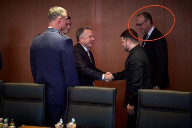 美国态度强硬，美乌会谈梅尔茨被请出会场

据外媒报道，美欧乌就乌克兰领土问题以及