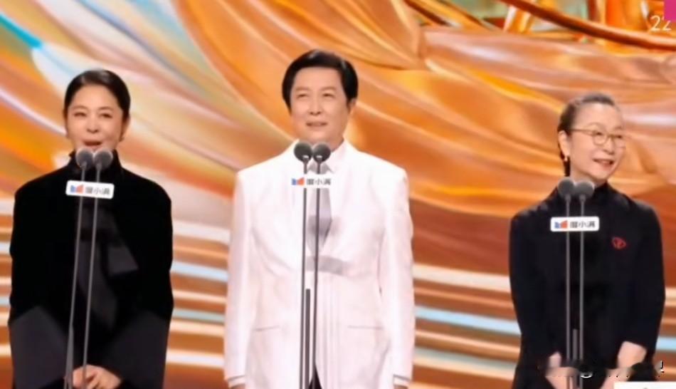 他们三个人之间的故事，让人更加钦佩奚美娟的演艺才华。能让倪萍唐国强两位同台称道，