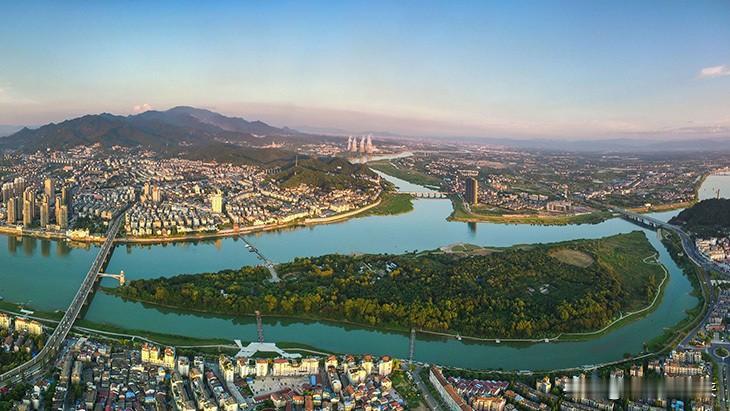 兰溪，多会取名字啊。
头条刷到了兰溪旅游，真是心里一阵赞叹。又有兰花芬芳，又有溪