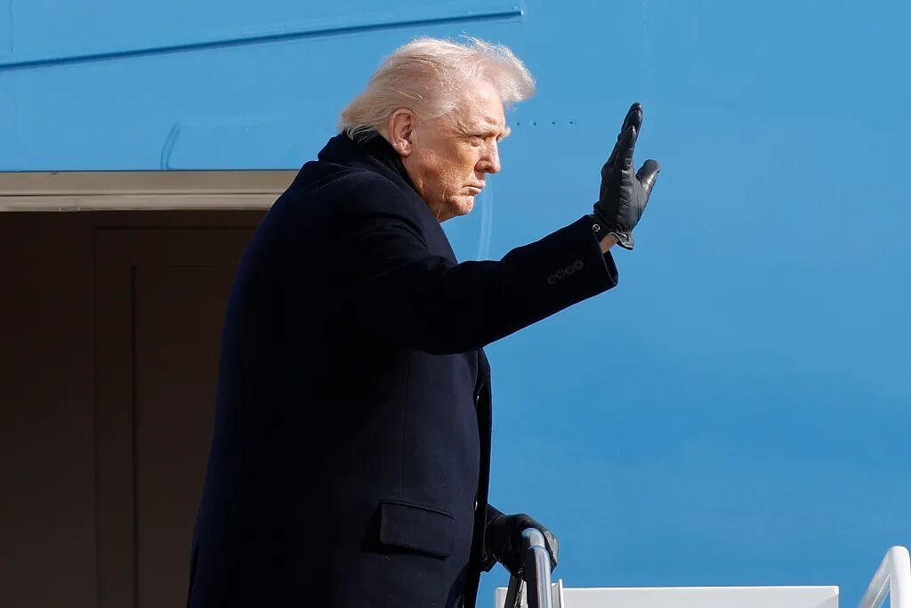 加税！【欧洲派兵军事 格陵兰，特朗普怒了】美国总统特朗普当地时间17日突然表示，