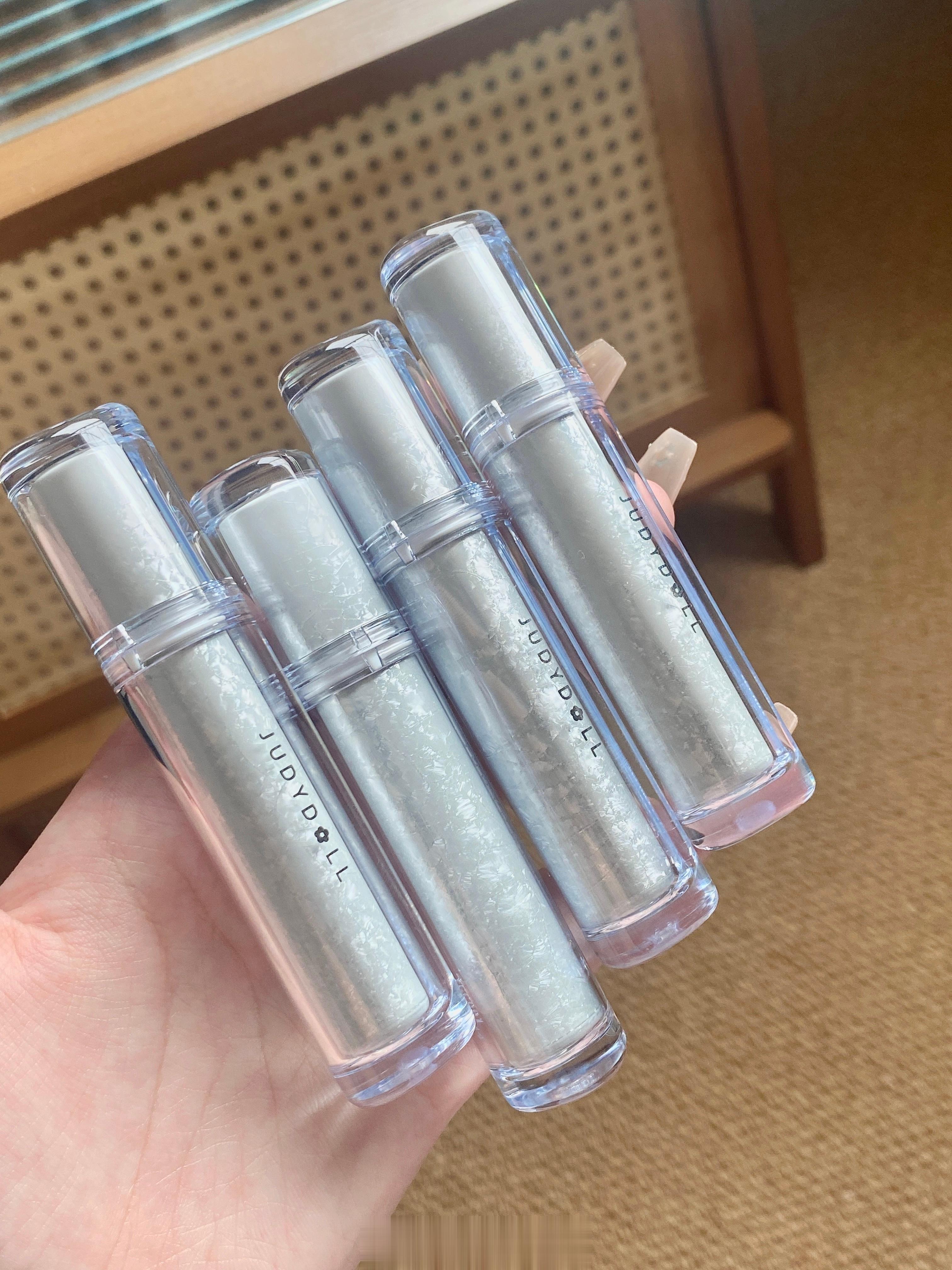 朵子新品速递！！！冰熨斗水光唇露四个色号美腻[兔子]上嘴冰冰凉凉的 成膜不沾杯！