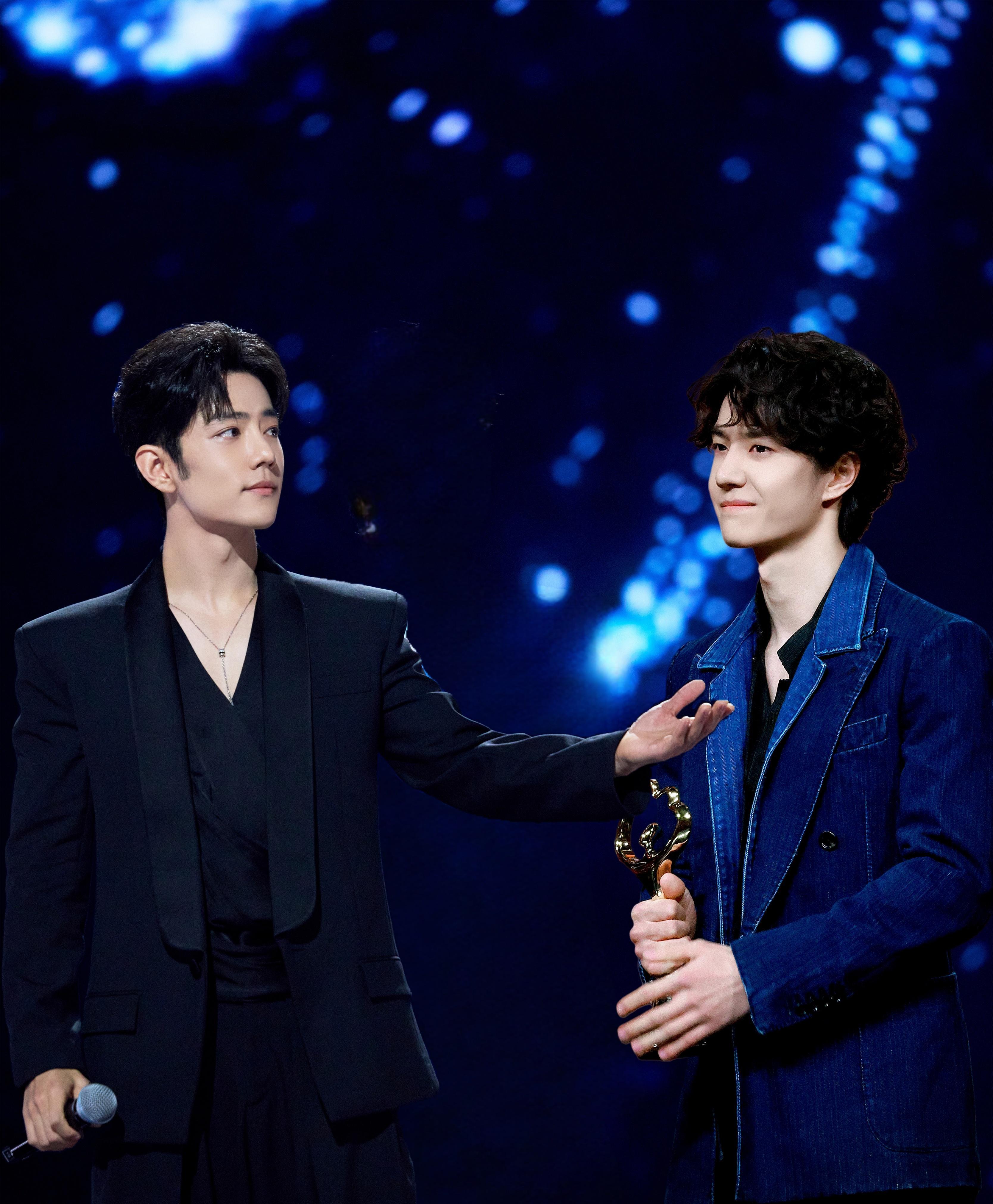 博君一肖 “让我们用最热烈的掌声，请出......” 