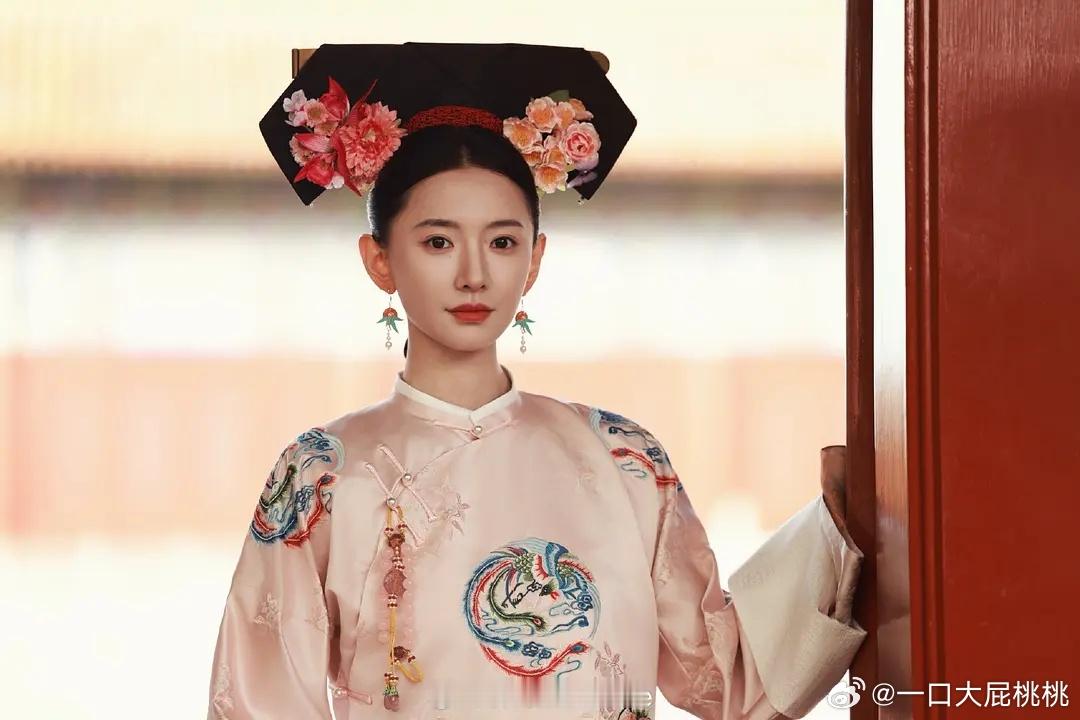 于歪有清装戏执念，每个新人都要来一组清装照 