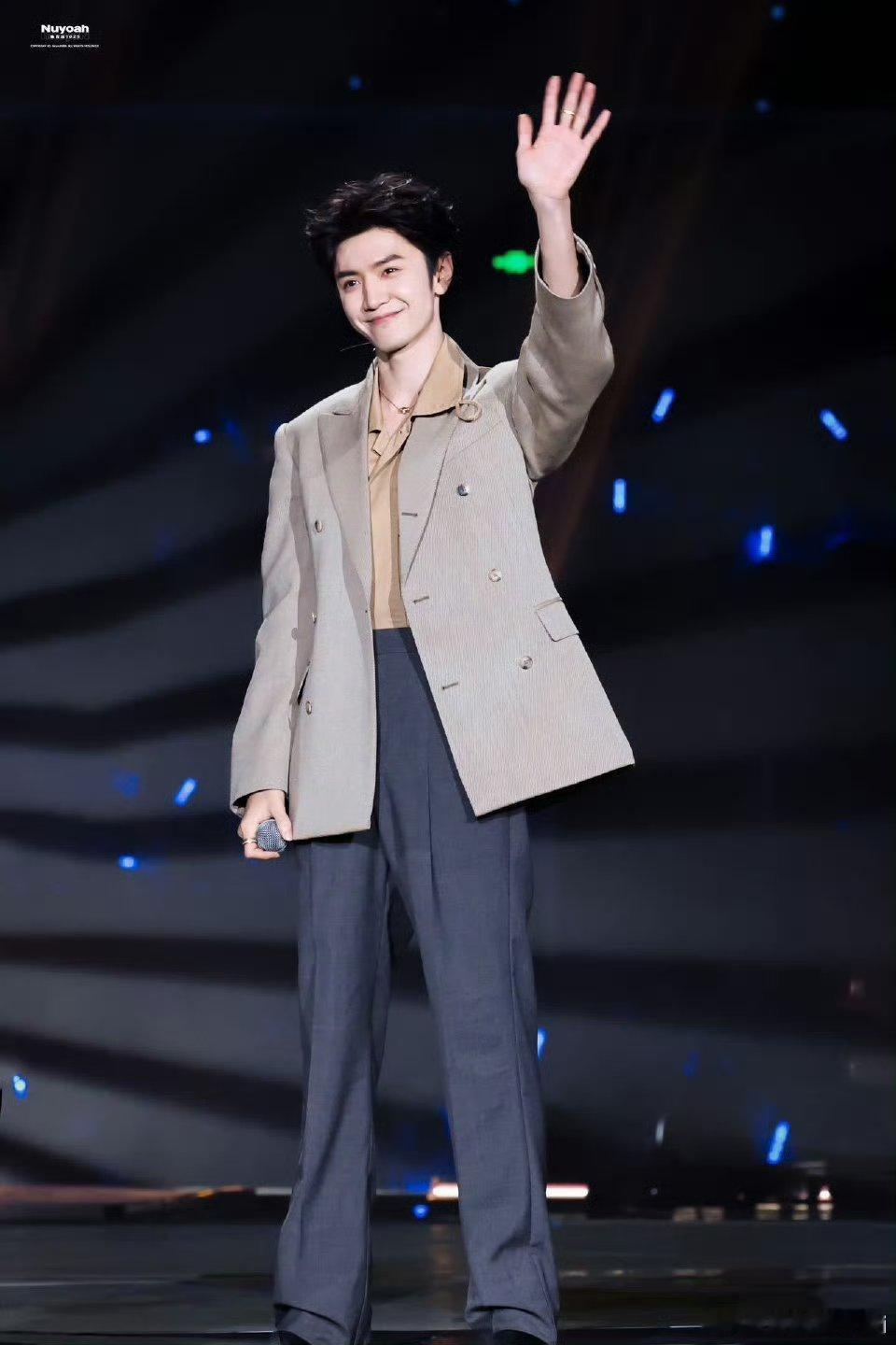 陈哲远这腿长到屏幕都装不下，就这个意气风发气场全开的远子哥闪耀全场✨陈哲远