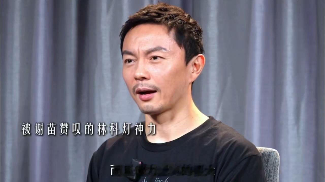 “他力量真的很大”指的是——单手拎起谢苗。（X）单手拎起黎唯......（✓）好