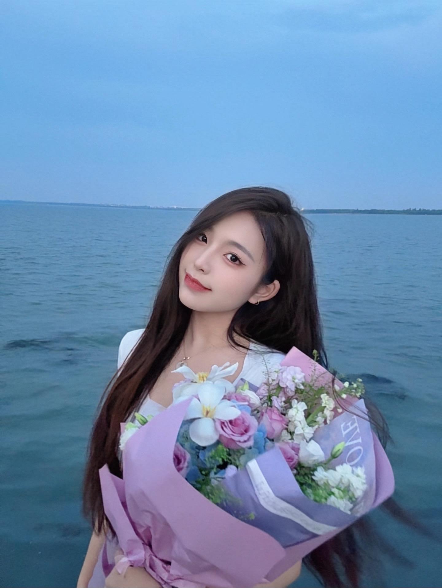 把烦心事丢掉 腾出地方来装鲜花